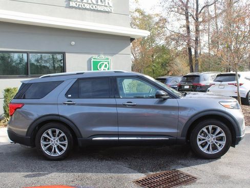 Used 2022 Ford Explorer Limited image 3