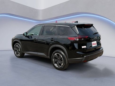 Used 2024 Nissan Rogue SV FWD image 3