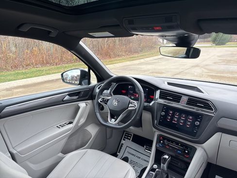 Used 2023 Volkswagen Tiguan SE R-Line image 40