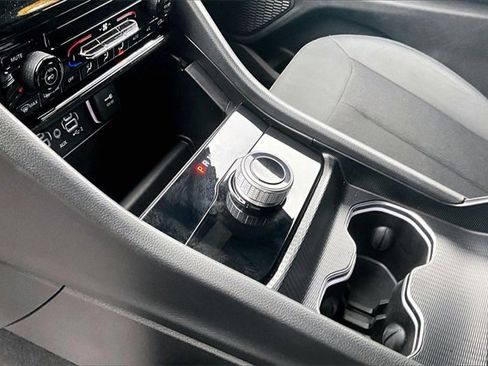 Used 2024 Jeep Grand Cherokee Laredo w/ Trailer Tow Package image 17