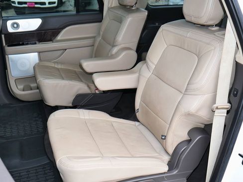 Used 2022 Lincoln Navigator L Reserve image 6