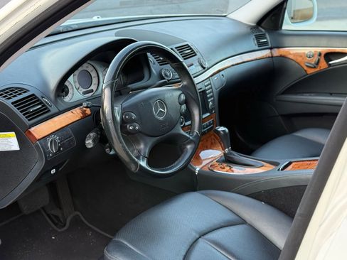 Used 2009 Mercedes-Benz E 350 Sedan image 21