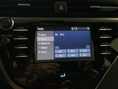 Used 2018 Toyota Camry SE image 20