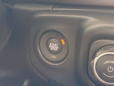 Used 2019 Jeep Wrangler Unlimited Sport S image 31