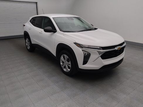 Used 2025 Chevrolet Trax LS FWD image 13