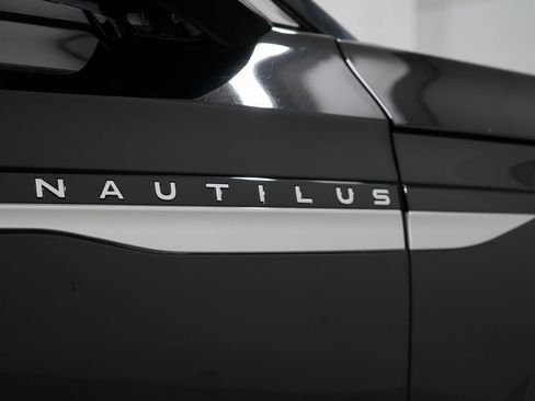 Used 2025 Lincoln Nautilus Premier AWD/4WD image 22