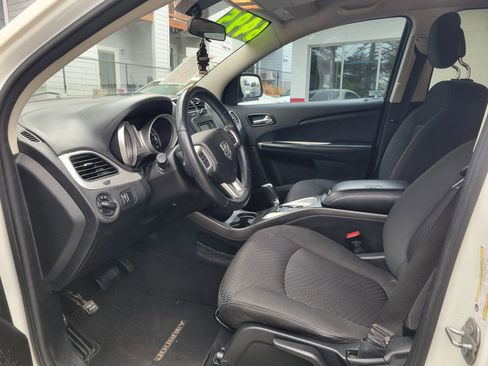 Used 2017 Dodge Journey SE w/ Flexible Seating Group FWD image 10
