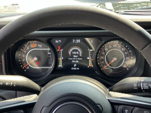 Used 2025 Jeep Wrangler Unlimited Rubicon AWD/4WD image 23