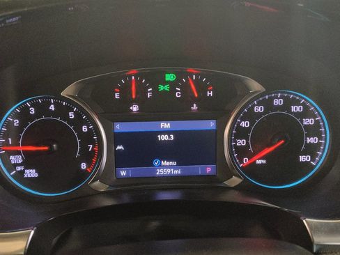 Used 2023 Chevrolet Traverse LT image 23