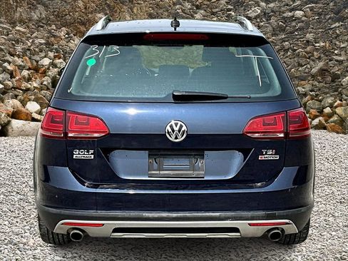 Used 2017 Volkswagen Golf Alltrack S image 4