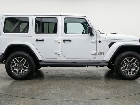 Used 2025 Jeep Wrangler Unlimited Sahara AWD/4WD image 11