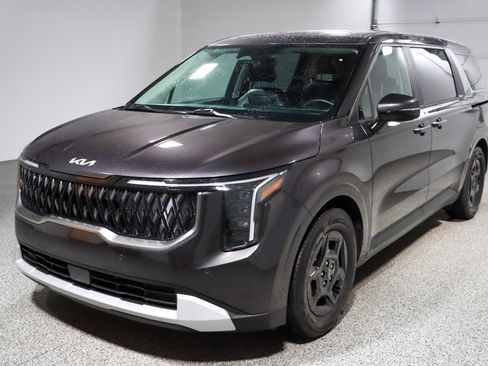 Used 2025 Kia Carnival image 32