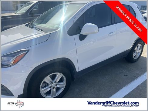 Used 2020 Chevrolet Trax LS FWD image 1