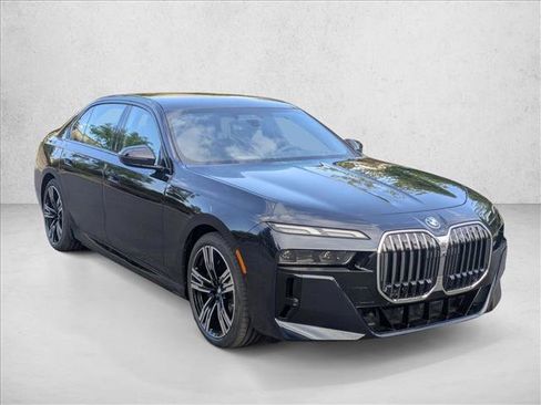 New 2026 BMW 750e xDrive image 6