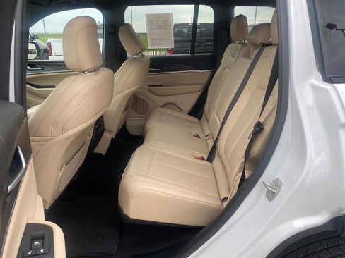 Used 2023 Jeep Grand Cherokee Limited AWD/4WD image 25