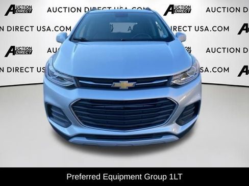 Used 2020 Chevrolet Trax LT w/ LT Convenience Package image 2