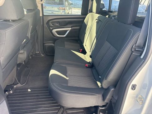 Used 2019 Nissan Titan SV image 14