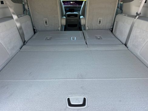 Certified 2025 Cadillac Escalade ESV Premium Luxury Platinum AWD/4WD image 17