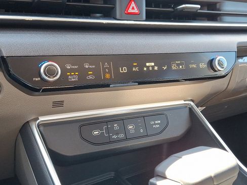 New 2026 Kia Carnival EX FWD image 14