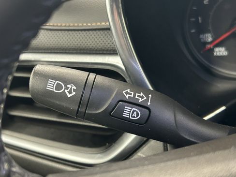 Used 2020 Chevrolet Equinox Premier w/ Premier Redline Edition image 24