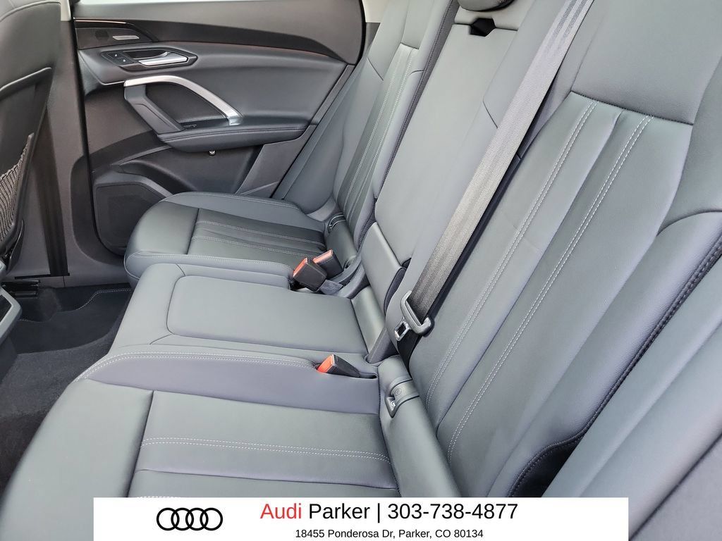 Used 2025 Audi Q5 Premium Plus w/ Premium Plus AWD/4WD image 8