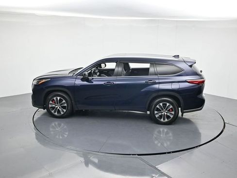 Used 2022 Toyota Highlander XLE image 41