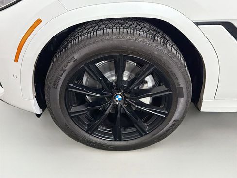 Used 2022 BMW X6 xDrive40i w/ Executive Package image 32