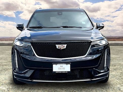 Used 2023 Cadillac XT6 Sport w/ Technology Package AWD/4WD image 2