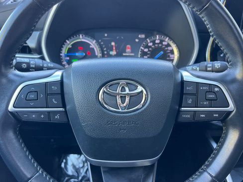 Certified 2022 Toyota Highlander XLE AWD/4WD image 26