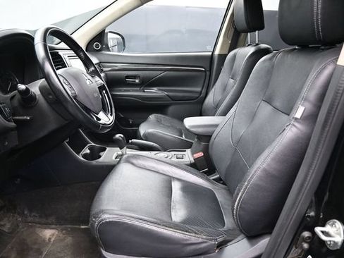 Used 2016 Mitsubishi Outlander AWD image 12