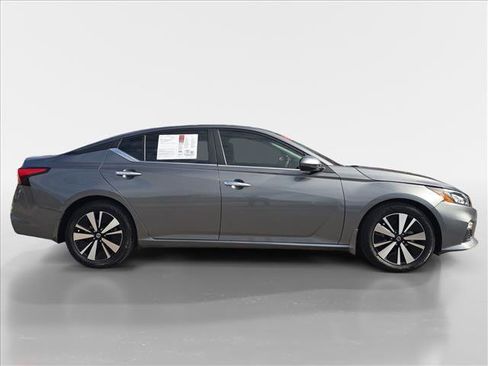 Used 2022 Nissan Altima 2.5 SV image 6