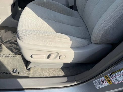 Used 2014 Toyota Sienna LE FWD image 11