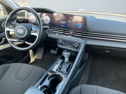 Used 2025 Hyundai Elantra SEL FWD image 14