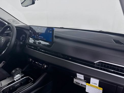 New 2026 Mitsubishi Outlander SE FWD image 29