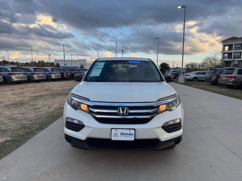 Certified 2017 Honda Pilot LX image 3