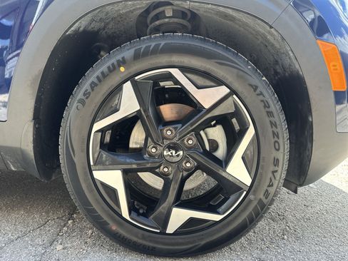 Certified 2024 Kia Seltos EX FWD image 18