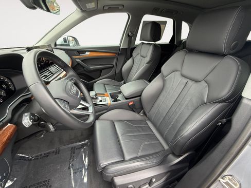 Used 2023 Audi Q5 e Premium w/ Convenience Package image 10