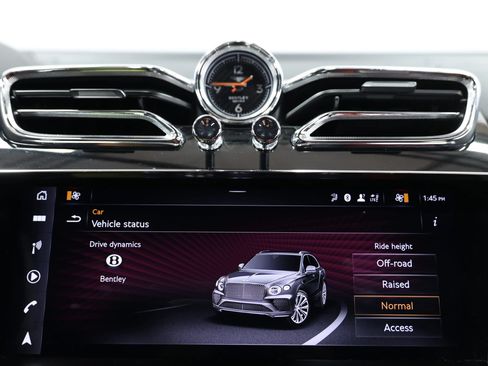Used 2022 Bentley Bentayga AWD/4WD image 46