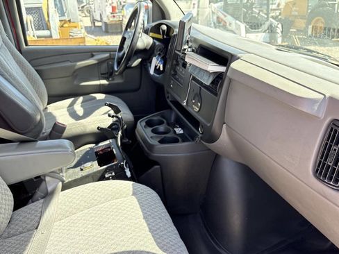 Used 2005 Chevrolet Express 3500 RWD image 19