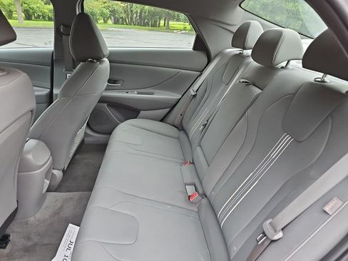 Used 2025 Hyundai Elantra SEL FWD image 18