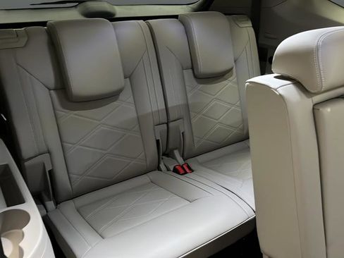 Used 2025 Volkswagen Atlas SE image 26