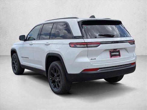 New 2026 Jeep Grand Cherokee Altitude image 10