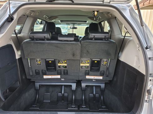Used 2017 Toyota Sienna SE w/ SE Preferred Package image 70