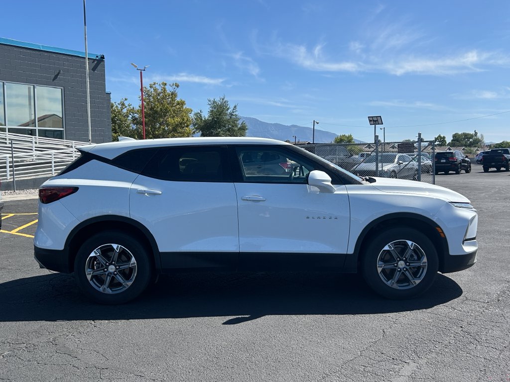 Used 2023 Chevrolet Blazer LT AWD/4WD image 2