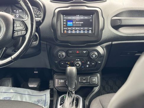 Used 2019 Jeep Renegade Altitude w/ Quick Order Package 2XM AWD/4WD image 17