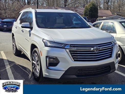Used 2023 Chevrolet Traverse Premier image 2