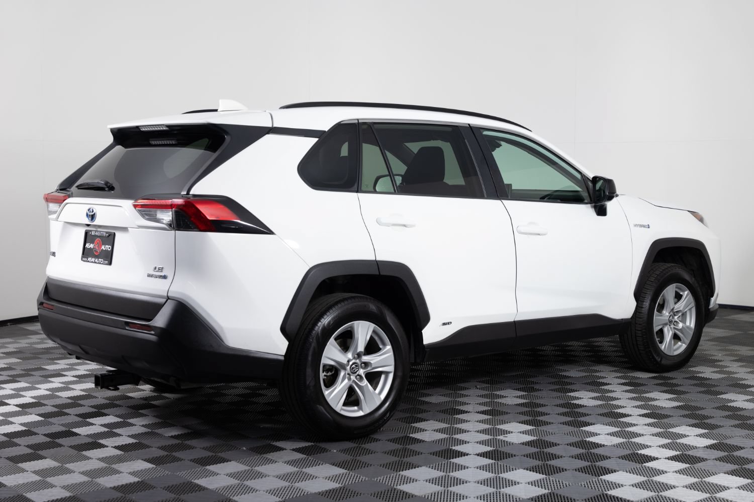 Used 2020 Toyota RAV4 LE w/ All Weather Liner Package AWD/4WD image 8