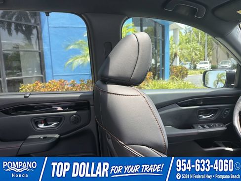 Used 2025 Honda Pilot TrailSport image 19