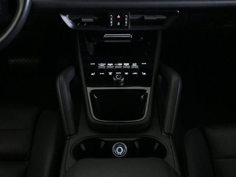 Used 2024 Porsche Cayenne image 17