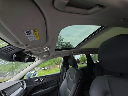 Used 2018 Volvo XC60 T5 Momentum w/ Vision Package AWD/4WD image 24